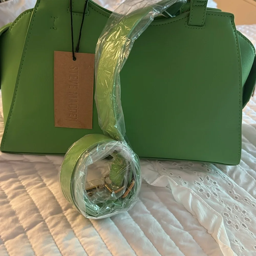 STEVE MADDEN GREEN FLARE SATCHEL - Picture 4 of 5